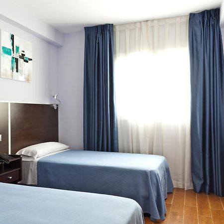 Hostal Avenida Barajas มาดริด ภายนอก รูปภาพ