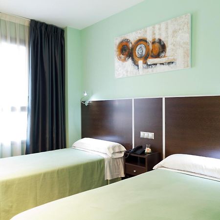 Hostal Avenida Barajas มาดริด ภายนอก รูปภาพ