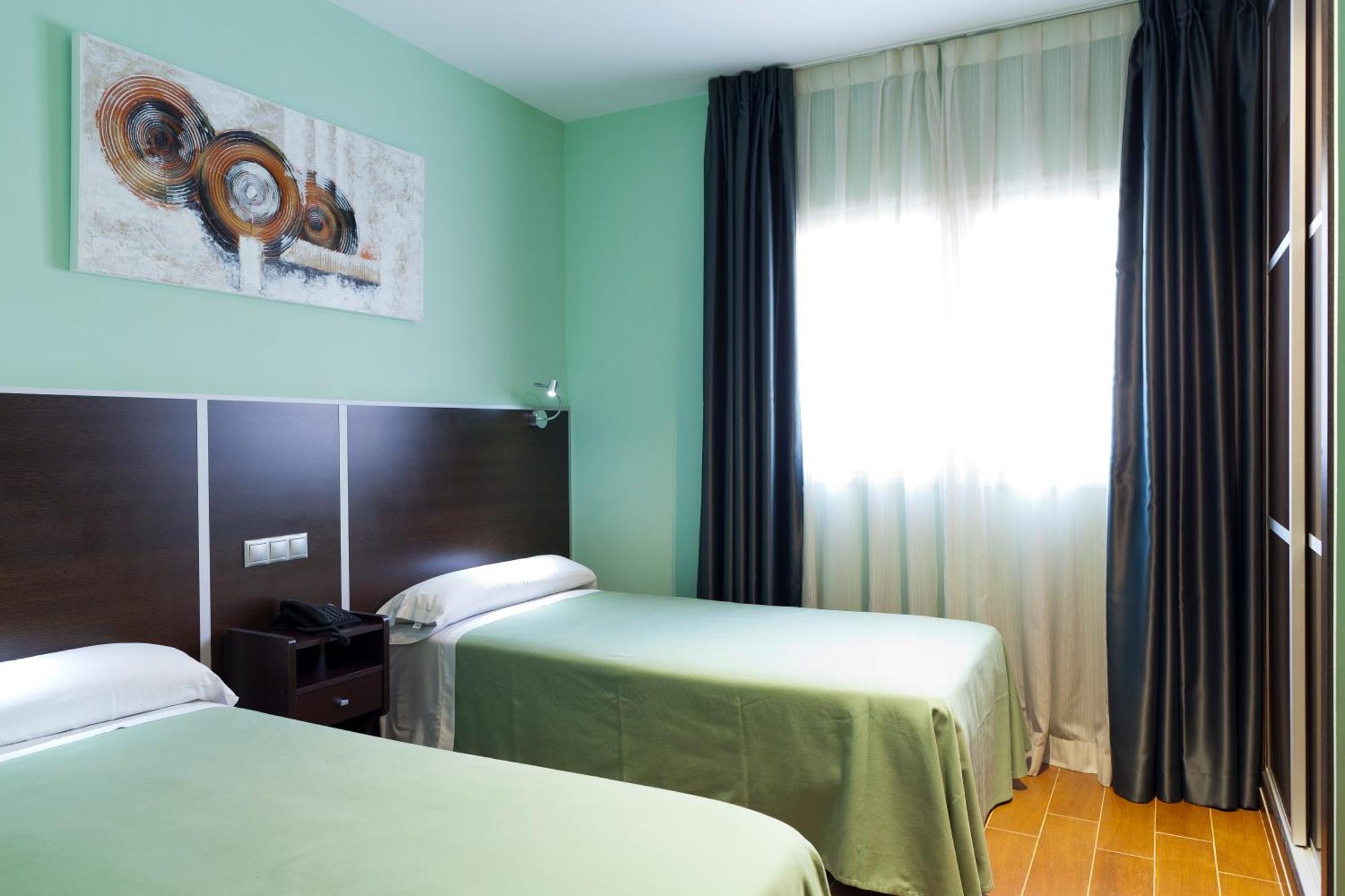 Hostal Avenida Barajas มาดริด ภายนอก รูปภาพ