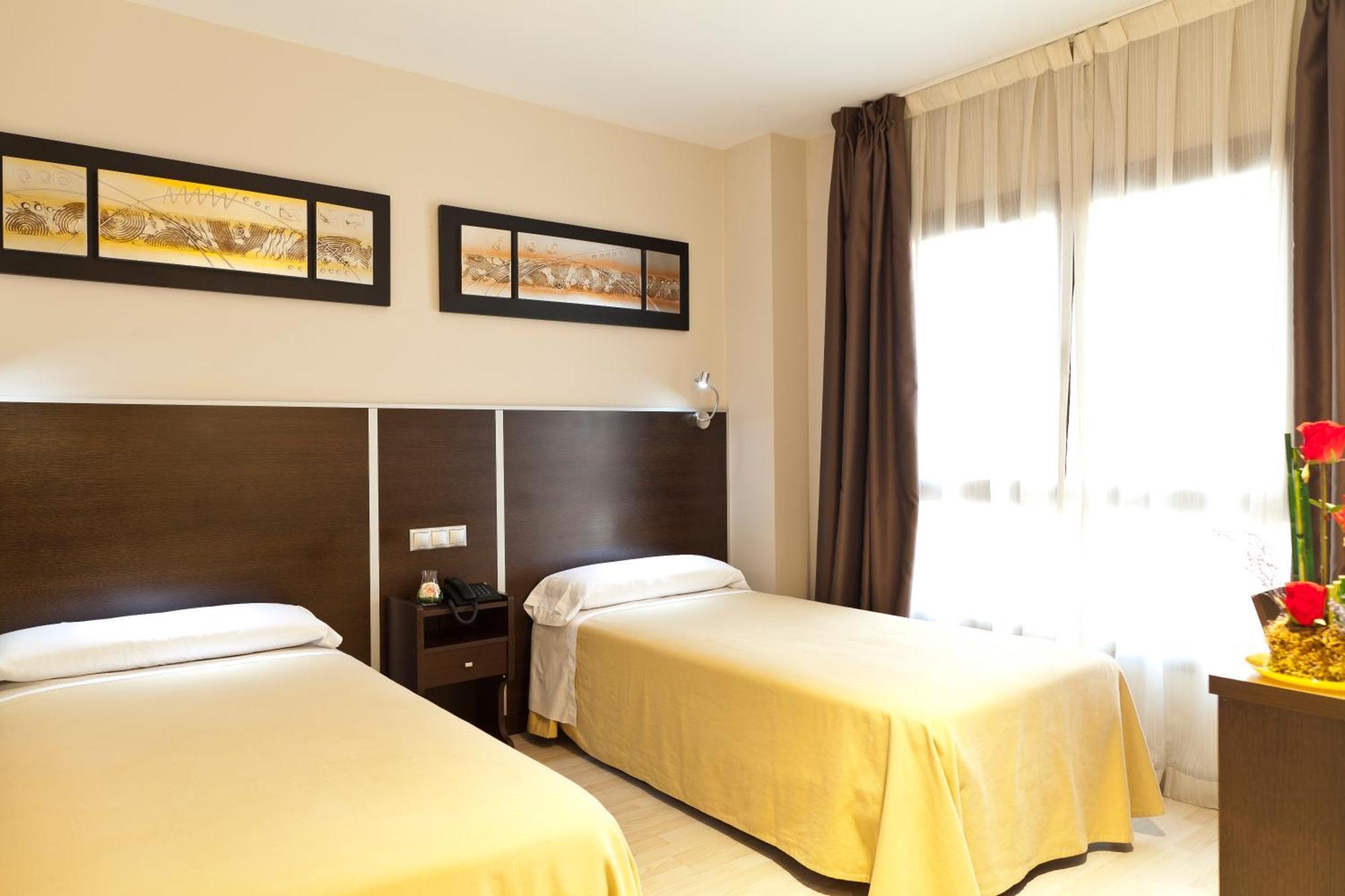 Hostal Avenida Barajas มาดริด ภายนอก รูปภาพ