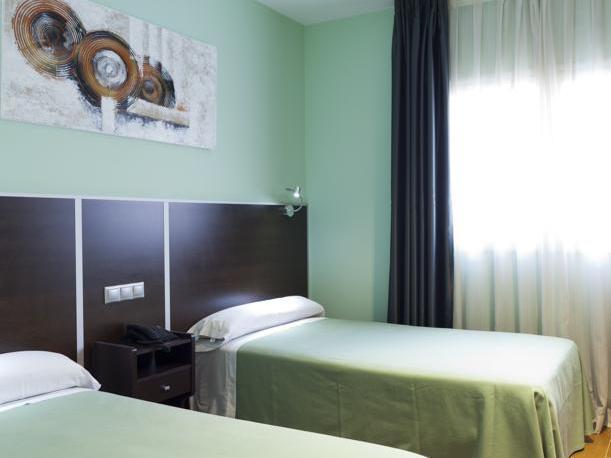 Hostal Avenida Barajas มาดริด ภายนอก รูปภาพ