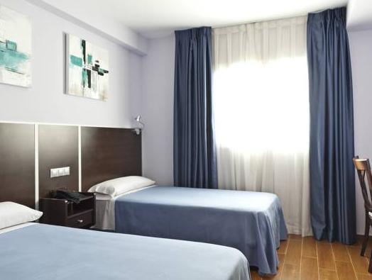 Hostal Avenida Barajas มาดริด ภายนอก รูปภาพ