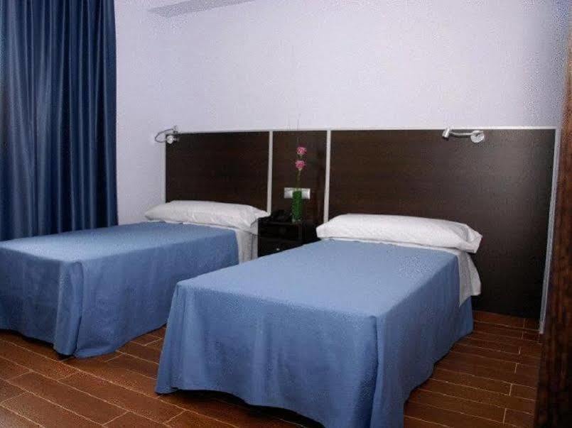 Hostal Avenida Barajas มาดริด ภายนอก รูปภาพ